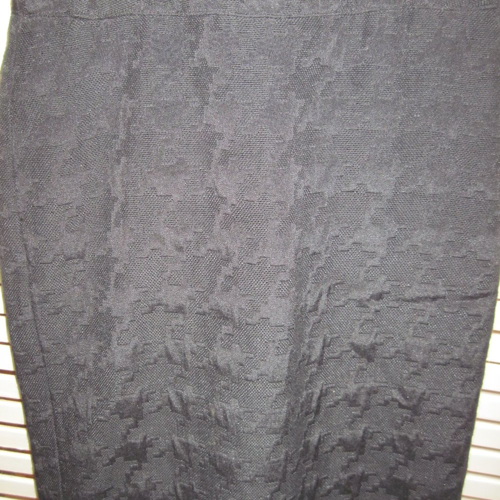 GREAT SHAPE   MORONA BLACK STRAIGHT SKIRT PATTERN SZ 4